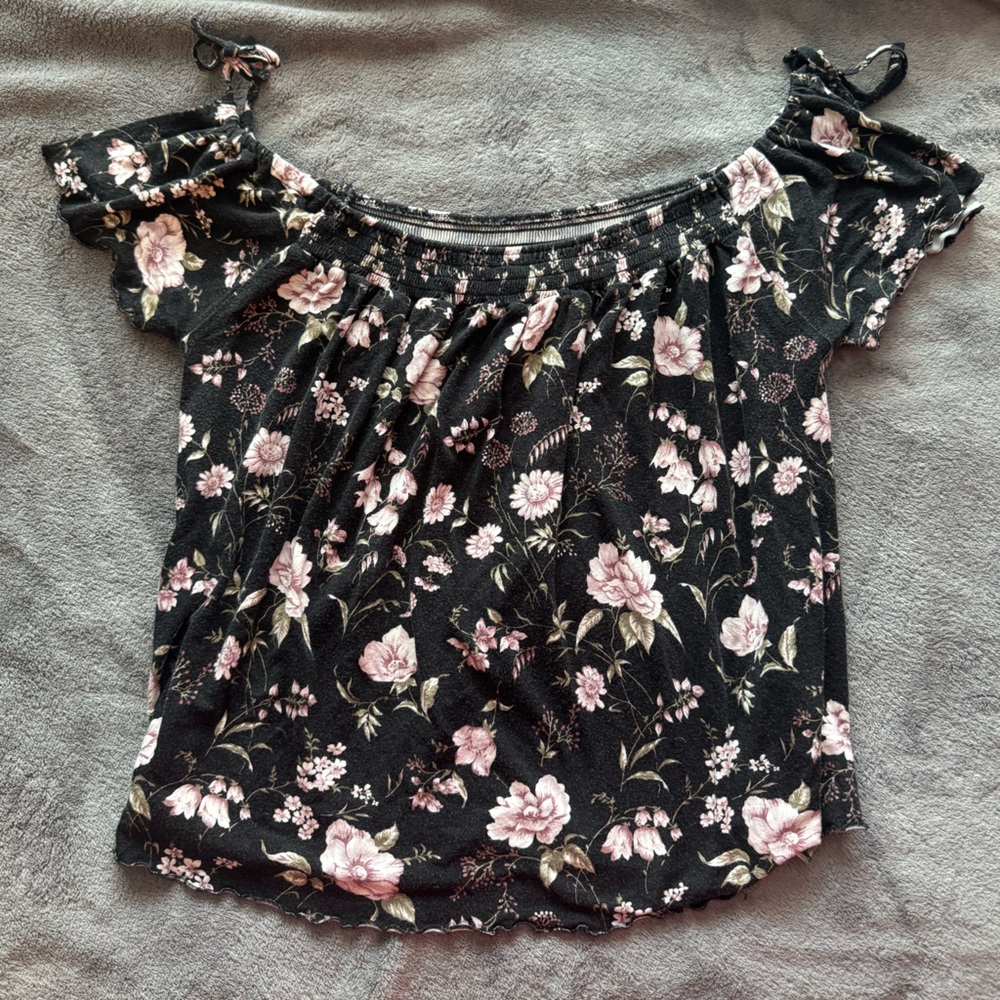 American Eagle Outfitters Black Floral Blouse With Drawstring Flutter Sleeve